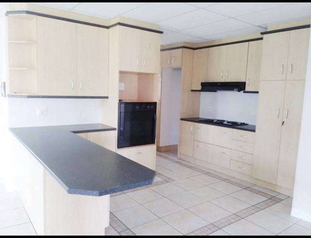 3 BEDROOM HOUSE RENTED IN THEESCOMBE